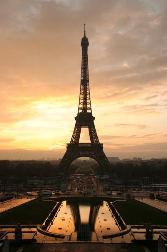 eiffel tower - i really dearm of going there someday.. im studying hard to earn money soon and go there for a vacation.. i love this picture