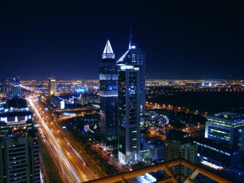 Dubia at night - Dubai at night is toooo cool