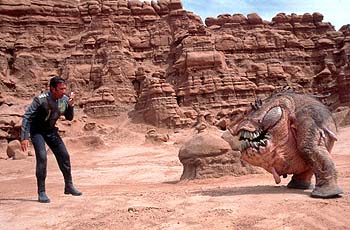 Galaxy Quest - Tim Allen squares off with a 'pig lizard'