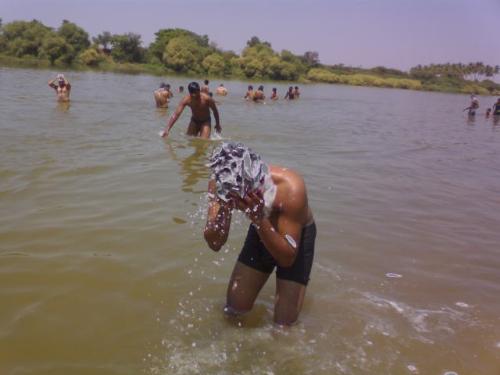 its me taking bath............................ - this photo contains the real image me, it is not duplicate or animated or something,actually photo has been snaped by my friend,on account of holi festival, on this day we used to play with colours so thats way after playing this we used to come to this lake called (thunga badra)for bath...... we enjoyed a lot, i my friends all 0f them.........
