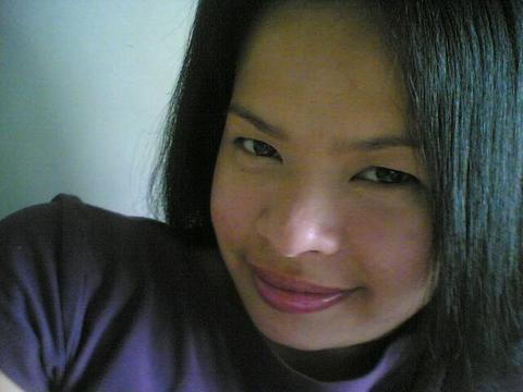 closer - a little closer to mahface! eww...yuck! hahaha..it's ok...i just love taking pics..hehe