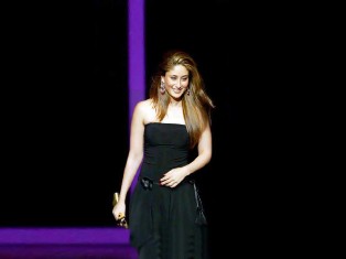 function  - Kareena at an award function , receiving the critics award . She is looking slightly weighty in this picture