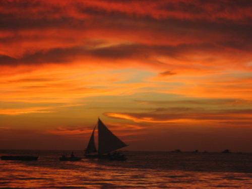 sunset in Boracay - i&#039;ve been doing some photography these past days.