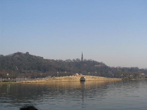 bridge - The bridge is called broken bridge, in hangzhou, china.