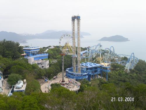 ocean park hongkong - Ocean Park Hongkong is one of the largest ocean parks in the world. A visit to Hongkong is not complete without including Ocean Park. It is located on the south end of Hongkong Island. It has two entrances (Highlands and Lowlands) that are connected by cable car.