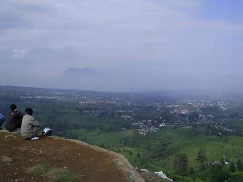 touring to cianjur - another view of puncak street