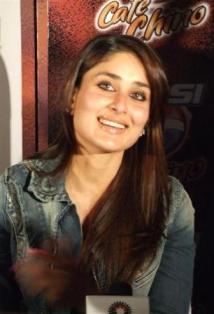 kareena - Kareena Kapoor (Devanagari:????? ????), nicknamed 'Bebo' is a Filmfare Award-winning Indian popular actress who appears in Bollywood movies