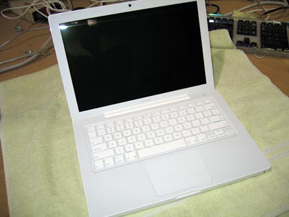 Apple MacBook - White Apple MacBook