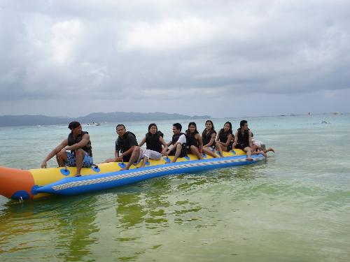 banana boating in bora - my 1st time to try banana boating!