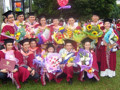 UPM Convocation 2006 - One of the many pictures taken during UPM convocation 2006. Everyone in the picture is from EE Department.