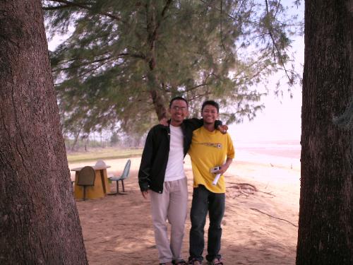 me n my prenz - what a beautiful beach u know.....