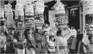 bali - balinese woman carrying fruit offer