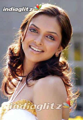 beauty - the most beautiful woman on this earth
