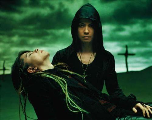 dualhyde - another nice photo of hyde, kinda look like his alter ego? ^.^