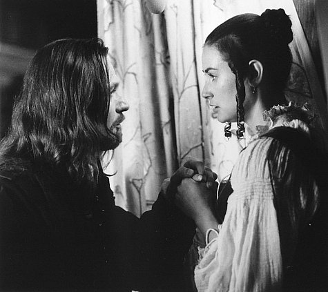 Scarlet Letter - Image of Gary Oldman and Demi Moore from the movie The Scarlet Letter