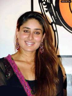 smiles - Set on pursuing an acting career, she then took an admission in Government Law College at Churchgate to become a lawyer. After completing one year there, she went back to her initial plan of joining the film industry.