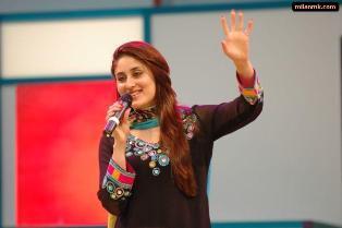 bebo at her best  - Kareena had planned to debut in Rakesh Roshan's Kaho Naa... Pyaar Hai but left the project a few days into the filming.