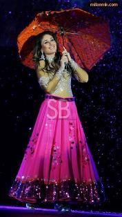 The rockstar concert - But the two are supposed to be very close to each other and as Kareena says- “We are always looking out for each other. We’re sisters first and everything else later!” That’s Lolo and Bebo for you!