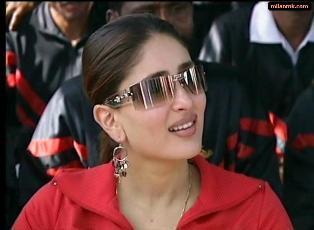 at the jai jawan mela - In 2005, along with Bollywood stars like Amitabh Bachchan, Shah Rukh Khan, Preity Zinta and Rani Mukherjee, Kareena performed at the HELP! Telethon Concert to help raise money for the victims of Tsunami.