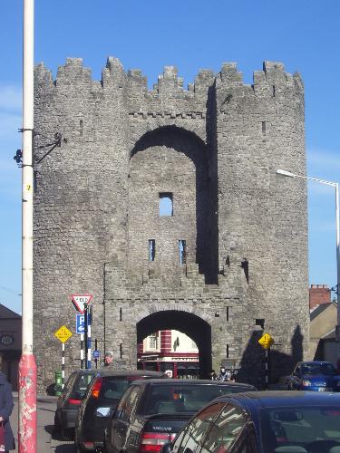 Downtown Drogheda - A walking tour of Drogheda, which is half n hour north of Dublin. It is a medieval town with many beautiful cathedrals, a river front, and the remains of St Oliver Plunket.