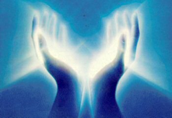 Position of the hands (Reiki) - Hands are shown here for Reiki
