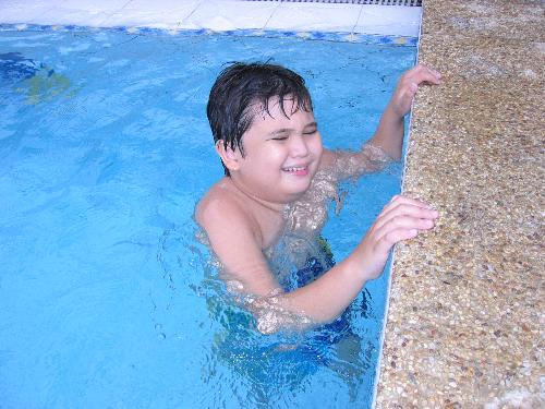 Crying kid - He's name is Zach, before he's afraid to be left out in the pool... poor child