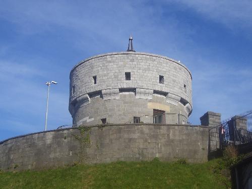 Downtown Drogheda - A walking tour of Drogheda, which is half n hour north of Dublin. It is a medieval town with many beautiful cathedrals, a river front, and the remains of St Oliver Plunket.