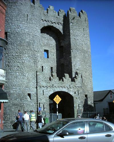 Downtown Drogheda - A walking tour of Drogheda, which is half n hour north of Dublin. It is a medieval town with many beautiful cathedrals, a river front, and the remains of St Oliver Plunket.