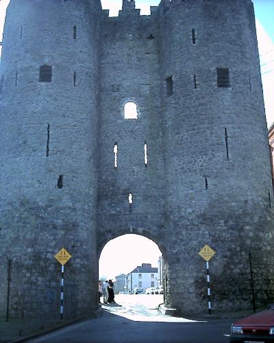 Downtown Drogheda - A walking tour of Drogheda, which is half n hour north of Dublin. It is a medieval town with many beautiful cathedrals, a river front, and the remains of St Oliver Plunket.