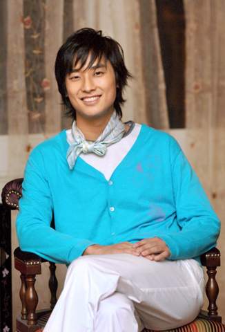Jo-Jin Hoon - The crown Prince in this series who is very quite and don't know how to express his feelings towards other people.