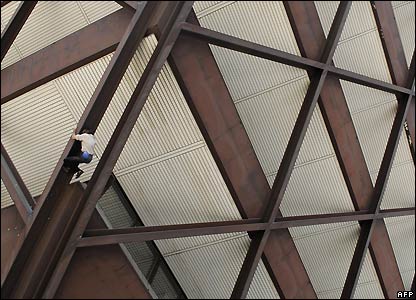 spiderman in brataslava - Alain Roberts scaling the Slovak Radio Building in Brataslava.