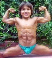 muscle - Freaky muscle boy!!!!