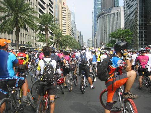 9th Tour of the Fireflies 2007 - On the morning of Sunday, April 15, 2007, more than 5,000 bikers participated in the annual Tour of the Fireflies. This is the 9th edition of the ever growing and popular Tour, . Photo taken at Ayala Avenue, in Makati, Philippines.