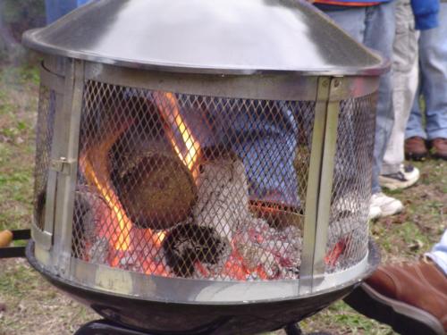 Above ground campfire. - These burners have become popular now that the Boy Scouts of America teach and practice 'Leave No Trace'.