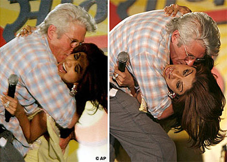 shilpa got kissed !!! - this a pic of shilpa shetty getting kised by richard gere ...................the whole event was to create awareness among truckdrivers about aids.............but after this incident , the whole purpose of the show didnt come to light at all...............thanx to media............
