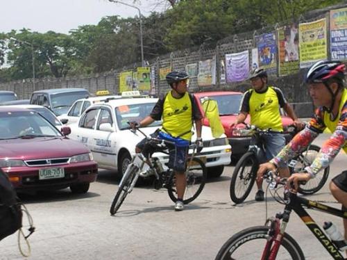 Tour of the Fireflies - ToF Marshals doing their job, blocking cars in intersections to let the peloton pass without interruption