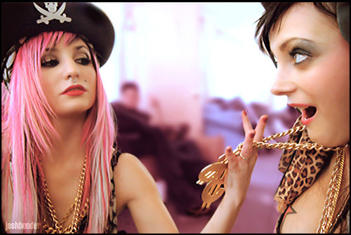 Zui - Audrey and Zui Suicide of Trashy Life