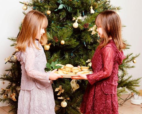 sister giving each other... - two sister that giving each other what they want... they love each other so they share things that their sisters dont have. Giving is the best move to share your love to a person.