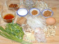 Thai Peanut Sauce - Thai Peanut Sauce variety. It can be made with variety of items and even with chicken.