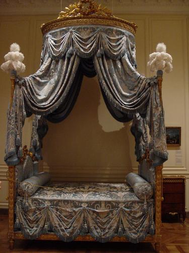 I want this bed. - A bed for kings and queens...I'm not but I want the bed !!!