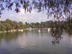 Burnham Park - Burnham Park view one Saturday morning. Taken using a SE W300i on April 14, 2007.