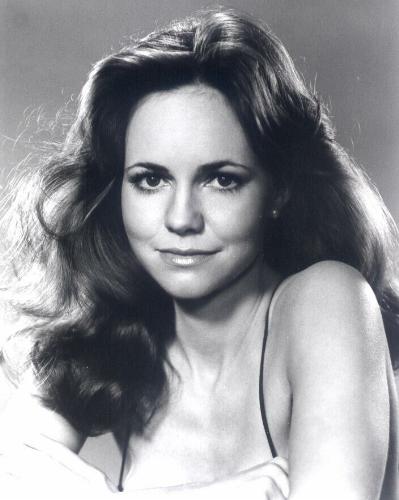 Sally Fields - Beautiful black and white image of Sally Fields, best know for doing such movies as Sybil, Mrs. Doubtfire and Steel Magnolias
