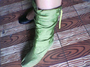 Boots sa Ukay Baguio - Half of a pair of funky green boots in an ukay shop in Baguio City. Too bad it didn't fit :(