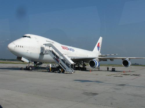 A380 at KLIA..again - again...A380....now two PLB ( Passenger Loading Bridge ) are ready to used by this big plane...hehehe