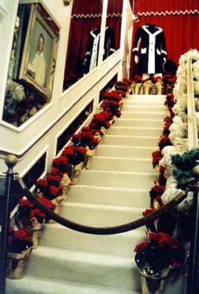 staircase elvis house - staircase in elvis house