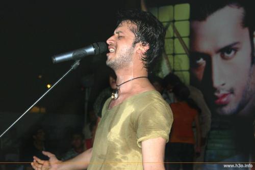 atif - atif aslam the pakistani singerA