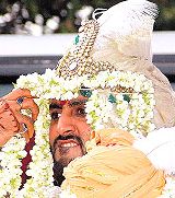 Is enemity in the face of Bacchan! - Avi sekh in his wedding ceremony