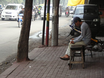 roadside reader - everyone enjoy reading