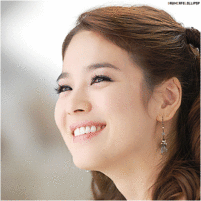 sweet smile - song hye kyo, south korean model and actress. Before getting her arts degree at Sejong University, Song made her debut winning the grand prize in model search in SunKyung smart and starring in a Sunday morning drama called Happy Morning. She started in number of hit dramas including All In, Autumn Fairy Tale, Full house. Due to her popularity she can be seen frequently on advertisements when she is not acting.