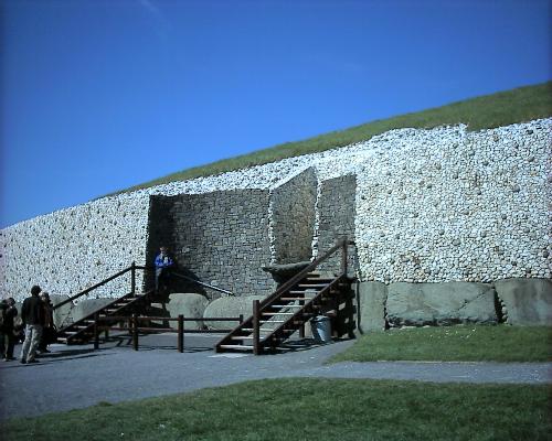 Visitor Center Newgrange - Stone age culture on display at Newgrange.